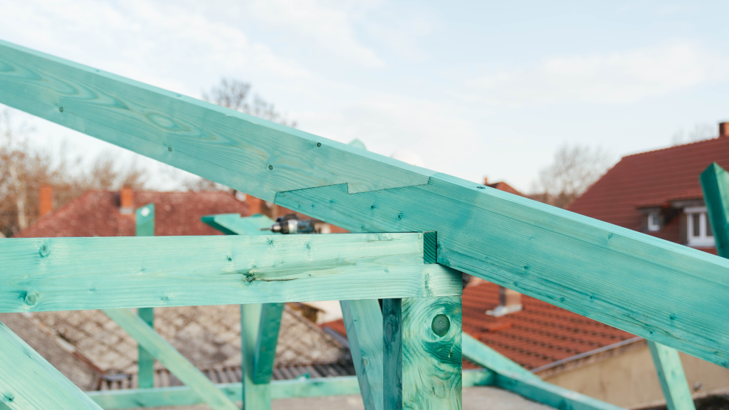 Terrán KészTető gerendszerkezet faanyagvédelemmel. Terrán KészTető gerendszerkezet faanyagvédelemmel.