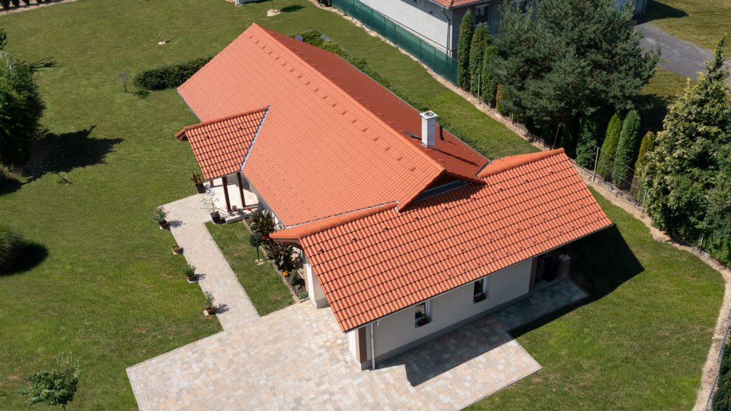 Téglaszínű Terrán Synus tetőcserép Téglaszínű Terrán Synus tetőcserép