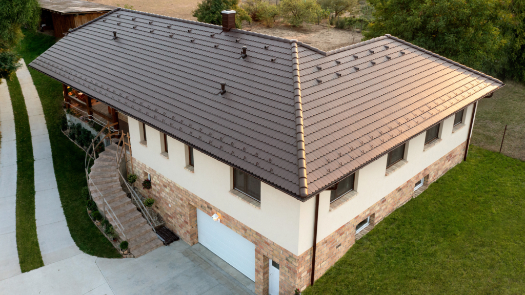 Rundo Mocca tetőcserép klasszikus otthonon Rundo Mocca tetőcserép klasszikus otthonon