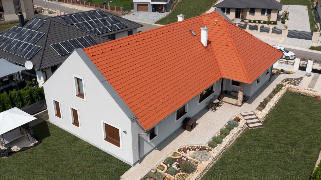 Rundo Tégla tetőcserép nosztalgikus hangulatú házon Rundo Tégla tetőcserép nosztalgikus hangulatú házon